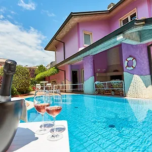 Apartment Azzurra Depandance Con Piscina, Desenzano del Garda
