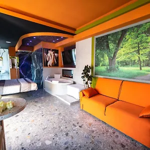Apartment Garda Fantasy Jacuzzi Sauna Piscina, Desenzano del Garda